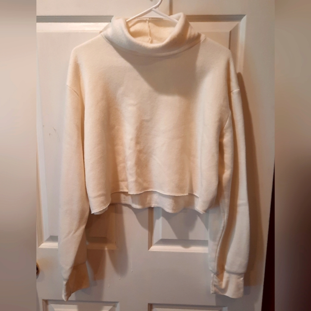 Urban Outfitters Cream Color Long Sleeve Fleece Lined Cropped Turtleneck Large